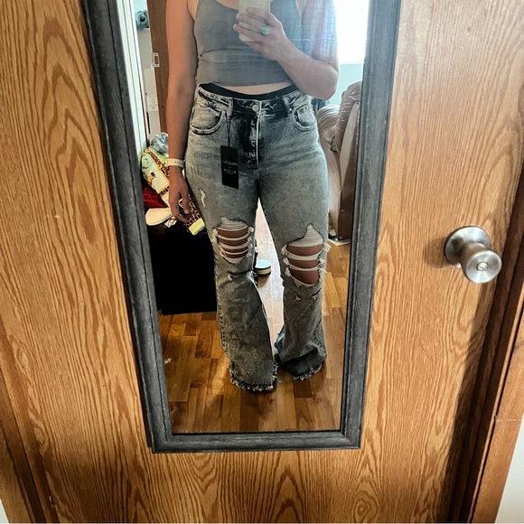 Distressed Women's Jeans - Picture 7 of 7